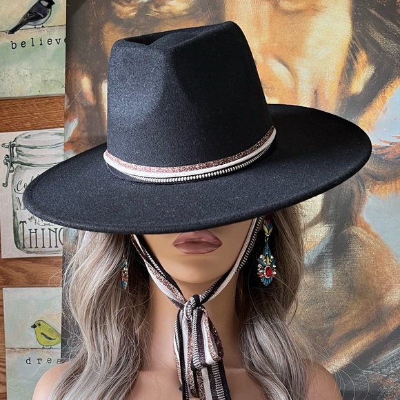 Black Ribboned Rancher - Picture 3 of 12